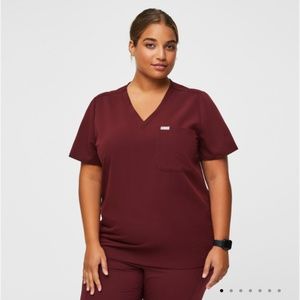 Catarina one pocket scrub top and Zamora joggers XL